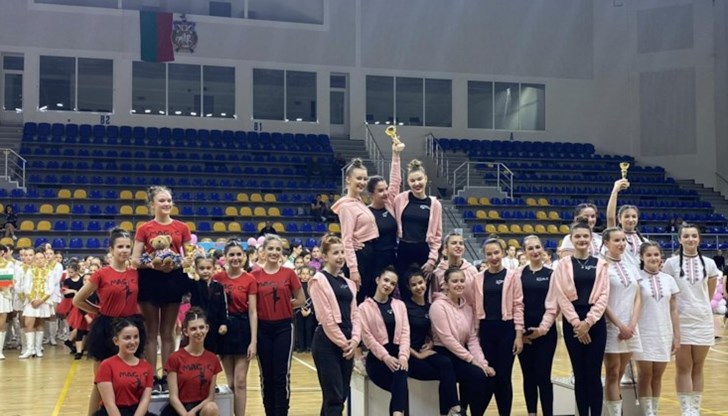 Талантливите момичета от „Екстрийм“ завоюваха три първи места