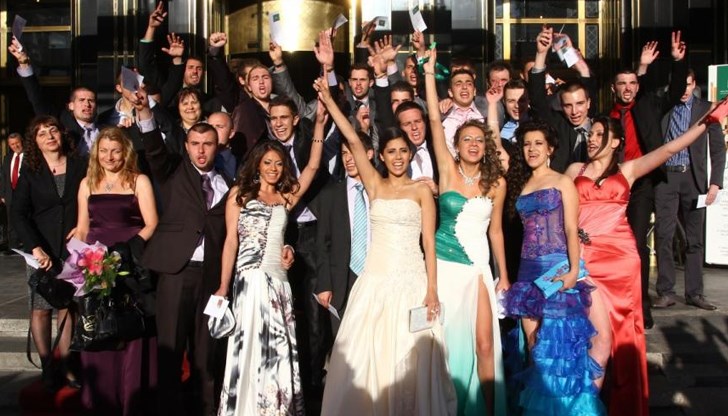 Бързи кредити и лихви от 500% - това ли е разбирането за абитуриентски бал?