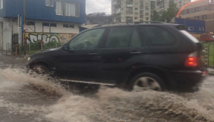 Влаковете не спират на гарата Влаковете не спират на гарата