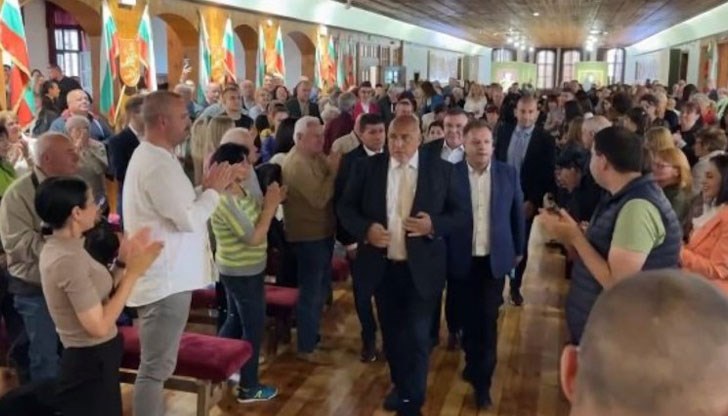 Лидерът говори пред политическия актив във Велико Търново Лидерът говори пред политическия актив във Велико Търново