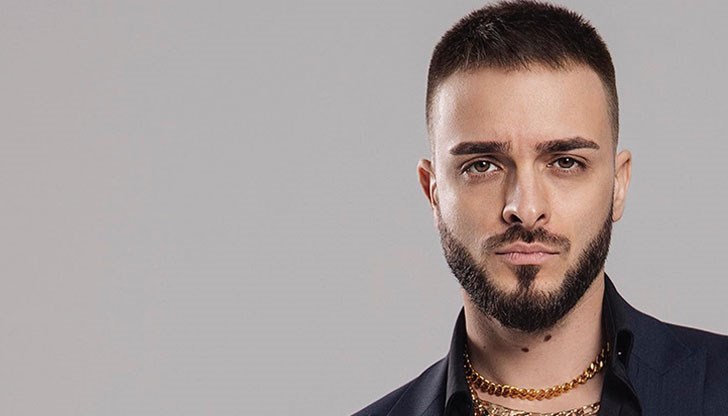 Сцената ще пристигне в България специално за шоуто, обясни изпълнителят