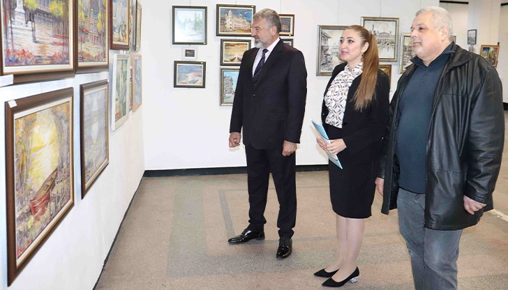 Над 150 картини участват в експозицията
