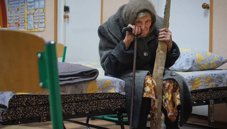 Възрастната жена избягала от руски войници по пантофи