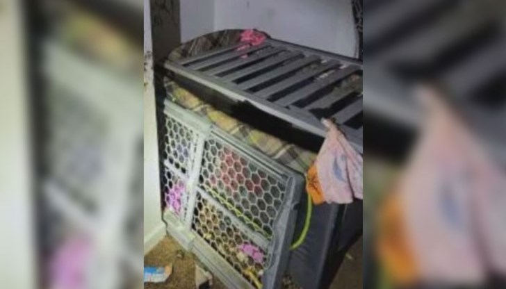 Според полицията клетката била пълна с екскременти и остатъци от храна