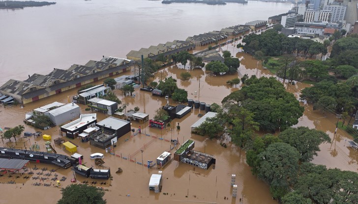 Десетки хиляди хора бяха принудени да напуснат домовете си в засегнатите райони