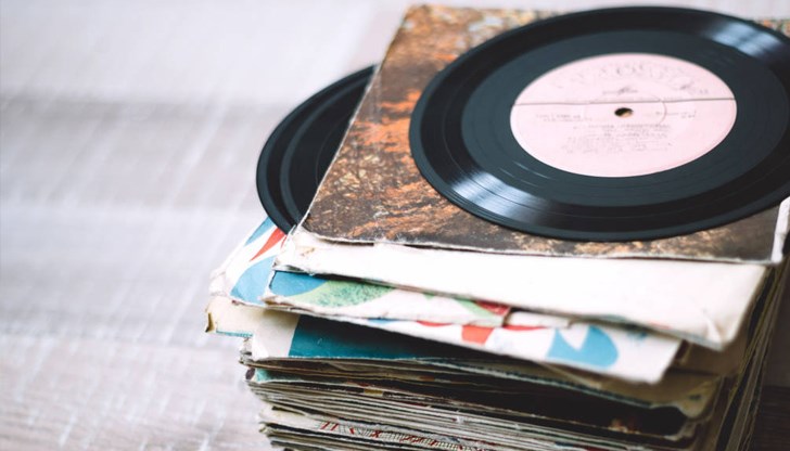 Акцентът ще бъде върху българската продукция в областта на българската писменост и култура, главно представена от Балкантон Акцентът ще бъде върху българската продукция в областта на българската писменост и култура, главно представена от Балкантон