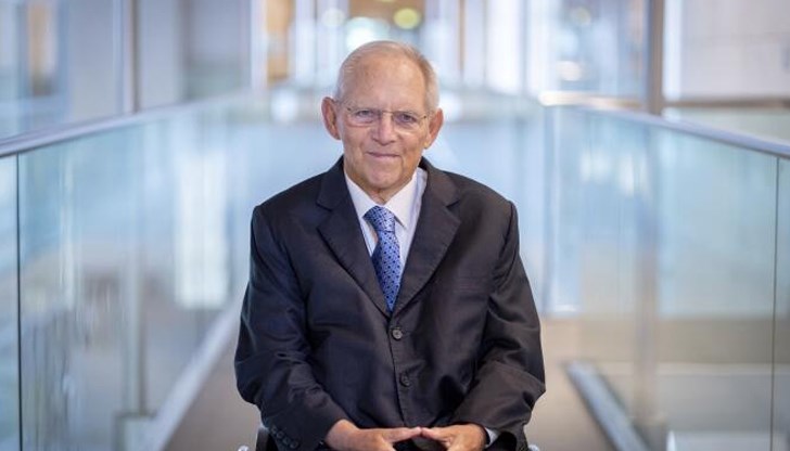 Служител на гробището е намерил дупка, изкопана в гроба на консервативния политик Служител на гробището е намерил дупка, изкопана в гроба на консервативния политик