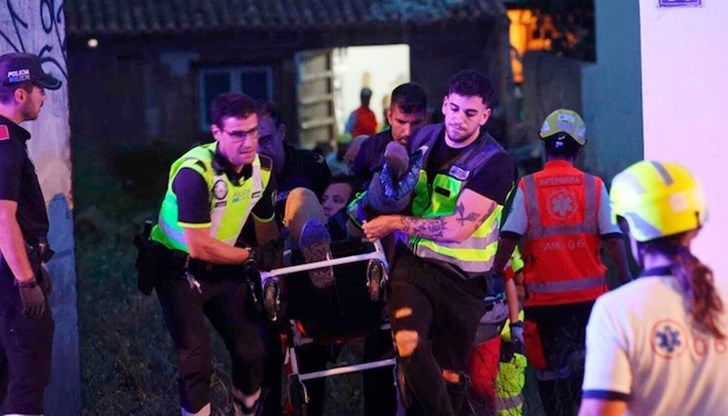 Най-малко 4 души загинаха и още 21 са ранени Най-малко 4 души загинаха и още 21 са ранени