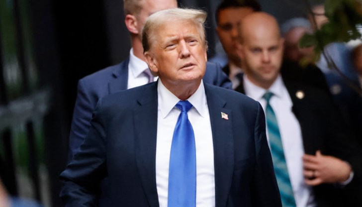 Тръмп повтори тезата си, че процесът срещу него е по скалъпени обвинения с цел да се осуети връщането му в Белия дом Тръмп повтори тезата си, че процесът срещу него е по скалъпени обвинения с цел да се осуети връщането му в Белия дом