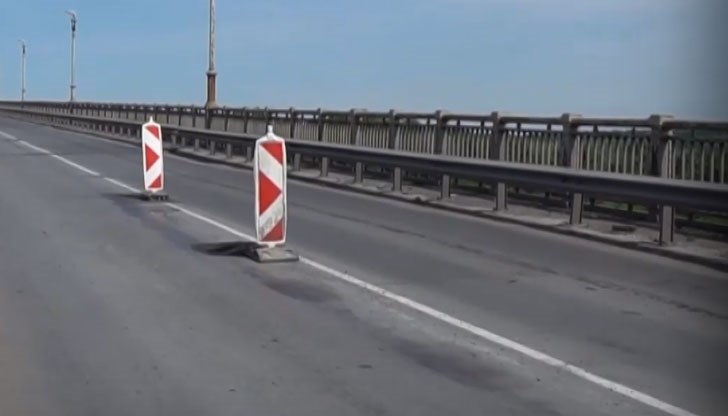 Ограничават движението в 20-метров участък в лентата в посока Гюргево Ограничават движението в 20-метров участък в лентата в посока Гюргево