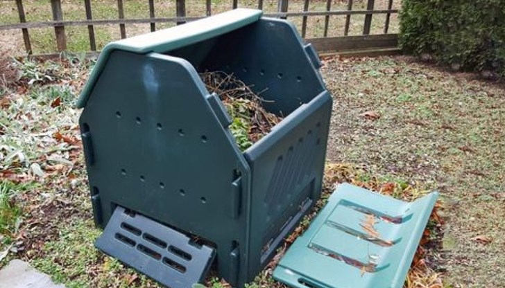 Над 100 компостера ще бъдат дарени на жители, кметове на малки населени места и директори на домове за социални услуги в общината Над 100 компостера ще бъдат дарени на жители, кметове на малки населени места и директори на домове за социални услуги в общината