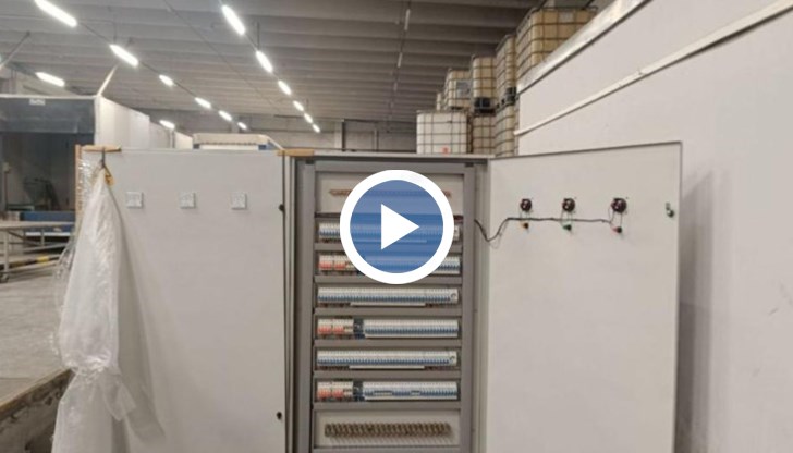 Близо 350 000 кутии са укрити в метални шкафове за ел. табла