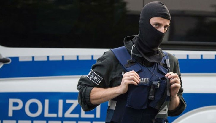 17-годишният младеж се предал сам на полицията