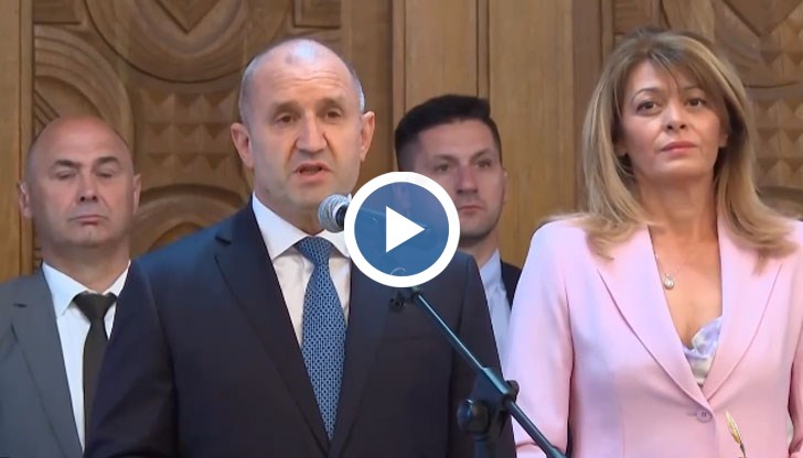 Румен Радев и съпругата му Десислава Радева посрещнаха учители и деятели на изкуството и културата в Националния исторически музей