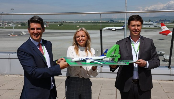 Авиокомпанията ще базира четвърти свой самолет на летището в столицата