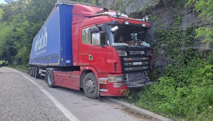 При инцидента на 24 май на място загина румънски мотоциклетист, а жена пострада При инцидента на 24 май на място загина румънски мотоциклетист, а жена пострада