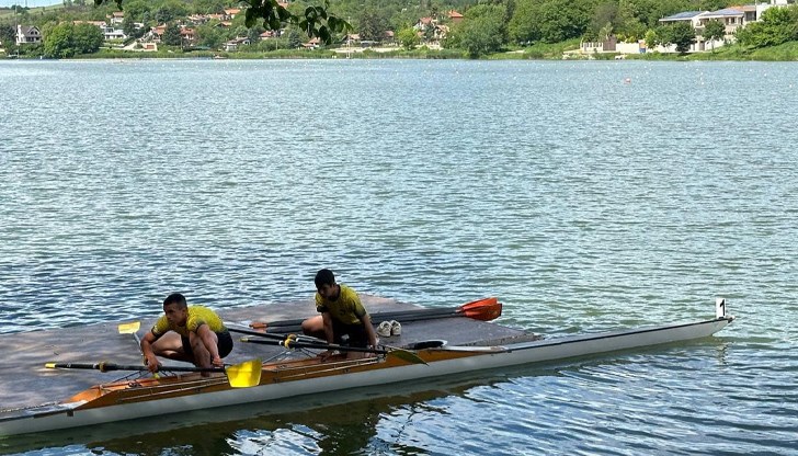 Гребци мериха сили в езерото на Лесопарк "Липник" Гребци мериха сили в езерото на Лесопарк "Липник"