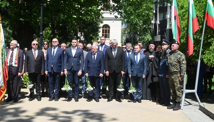 Крайдунавският град отбелязва своя празник с тържествена церемония, множество събития и концерт на Д2