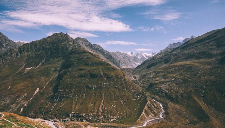 По високите части времето е облачно По високите части времето е облачно