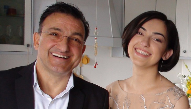 Няма да бъда на откриването на първата му самостоятелна изложба в Мадрид, заяви дъщерята на Зуека Няма да бъда на откриването на първата му самостоятелна изложба в Мадрид, заяви дъщерята на Зуека