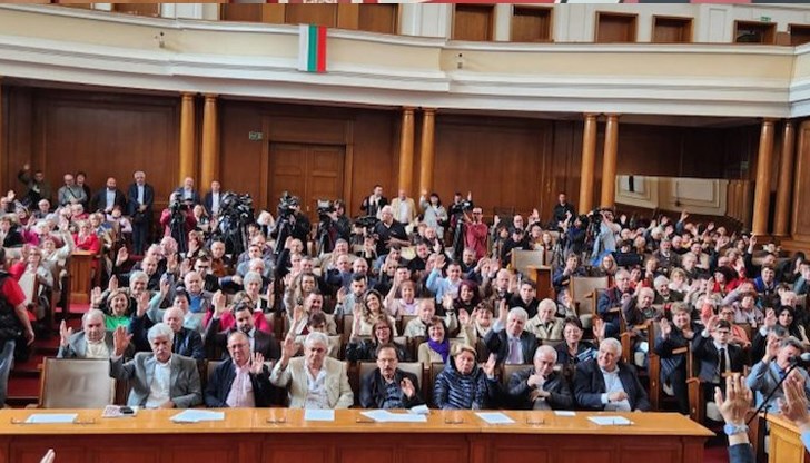 Над 500 души се събраха в пленарната зала на Народното събрание Над 500 души се събраха в пленарната зала на Народното събрание