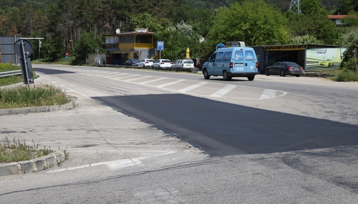 Питахме десетки живущи в района, никога не е имало дупки там, нито неравности, посочи Ивайло Желязков