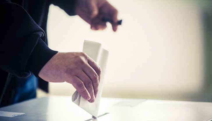 Партии и формации подадоха своите изборни документи в РИК