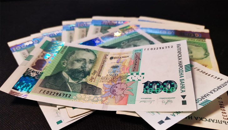 Броим между 3 и 5 бона, за да шашнем родата, ​най-много гълтат банкетът и подаръците за гостите