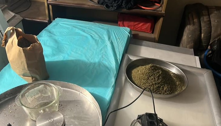 Пред полицията близките заявили, че младежът често е пушил от т. нар. „друсан чай“ Пред полицията близките заявили, че младежът често е пушил от т. нар. „друсан чай“