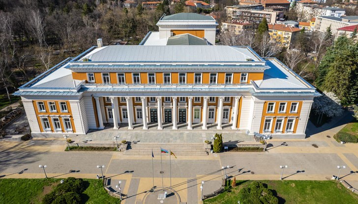 Запалила се е стая на 9-ия етаж Запалила се е стая на 9-ия етаж