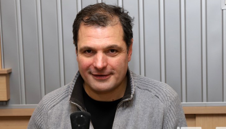 Едва ли нов играч ще разбърка картите, убеден е той