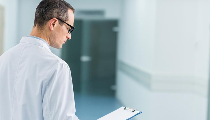 Търси се причината за смъртта на детето, починало в линейка Търси се причината за смъртта на детето, починало в линейка