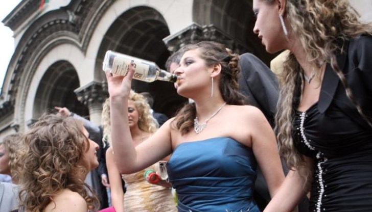 3000 лева разходи за абитуриентския бал на детето или внука могат да набъбнат до 9000 лева 3000 лева разходи за абитуриентския бал на детето или внука могат да набъбнат до 9000 лева