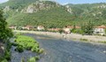 Рибари с опасност за живота край река Въча