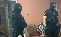 Задържаха 7 души при спецакция срещу наркотиците в София