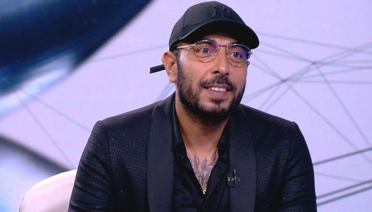 Последният албум на изпълнителя включва 27 песни