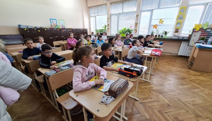 Присъствието на родител при запознаване с оценените изпитни работи е задължително Присъствието на родител при запознаване с оценените изпитни работи е задължително