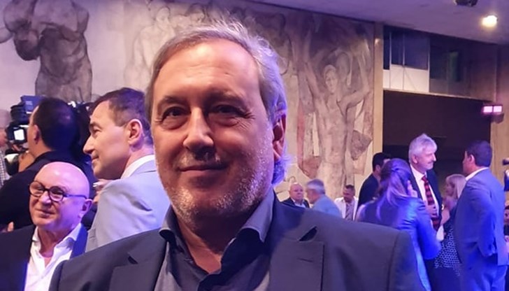 Принуждават служители да напускат срещу 10 заплати, разкри общинският съветник