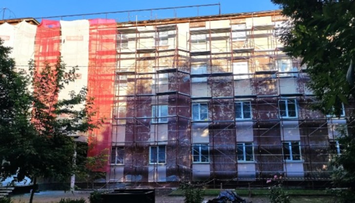 Очаква се ремонтът да приключи преди началото на новата академична година Очаква се ремонтът да приключи преди началото на новата академична година