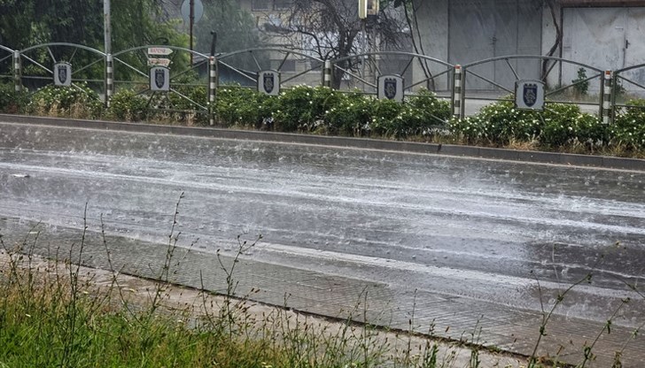 Щетите са огромни, а хората са оставени сами да се справят Щетите са огромни, а хората са оставени сами да се справят