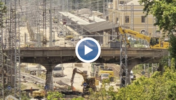 Конструкцията бе съборена за часове