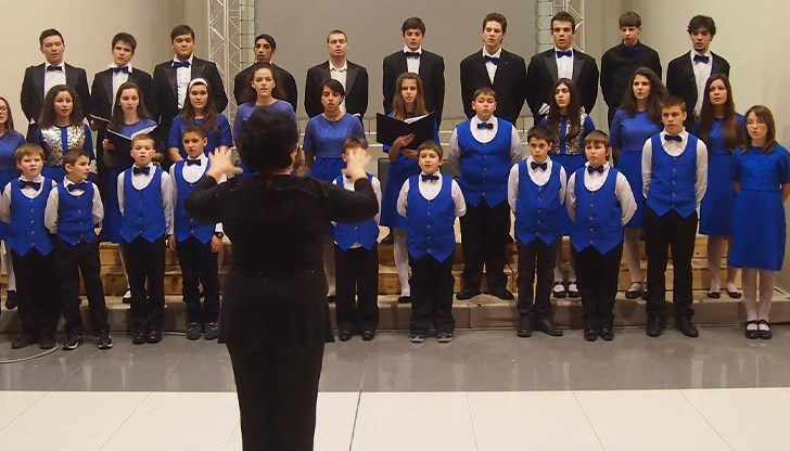 Ръководители на академията са диригентът на хора Мина Влайкова и корепетиторът Людмила Милкова Ръководители на академията са диригентът на хора Мина Влайкова и корепетиторът Людмила Милкова