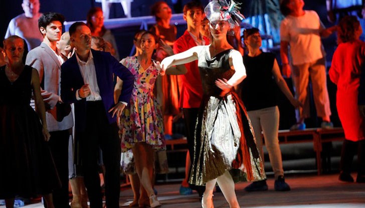 Постановката е провокация към публиката и институциите