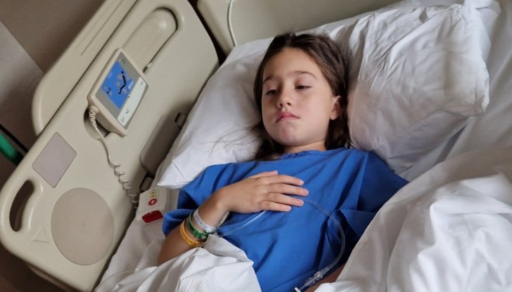 Осемгодишната Никол се бори с рака: семейството ѝ се нуждае от помощ Осемгодишната Никол се бори с рака: семейството ѝ се нуждае от помощ