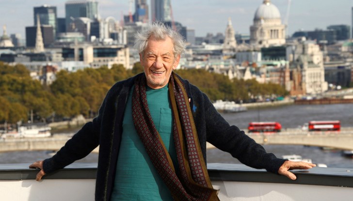 Известният английски актьор падна от сцена в лондонски театър Известният английски актьор падна от сцена в лондонски театър