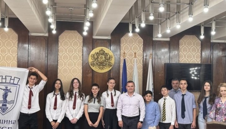 Младите надежди са възпитаници на МГ „Баба Тонка“, АЕГ „Гео Милев“, СУЕЕ "Св. Константин-Кирил Философ" и ОУ “Любен Каравелов“ Младите надежди са възпитаници на МГ „Баба Тонка“, АЕГ „Гео Милев“, СУЕЕ "Св. Константин-Кирил Философ" и ОУ “Любен Каравелов“