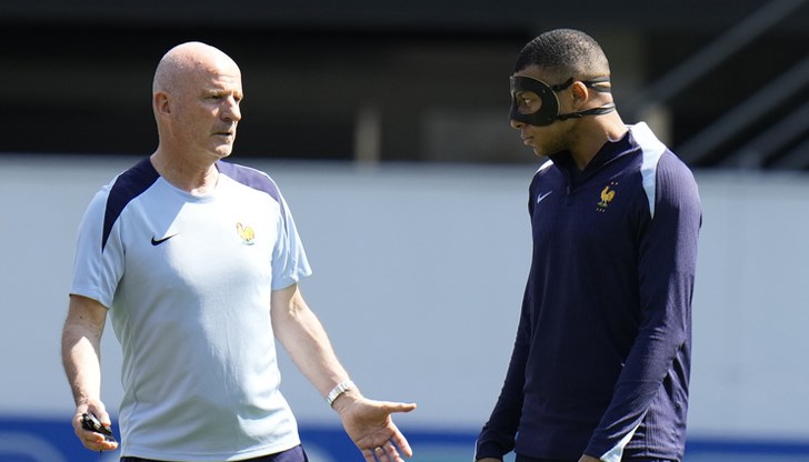 Капитанът на Франция няма да може да играе с предпазна маска с френския трикольор