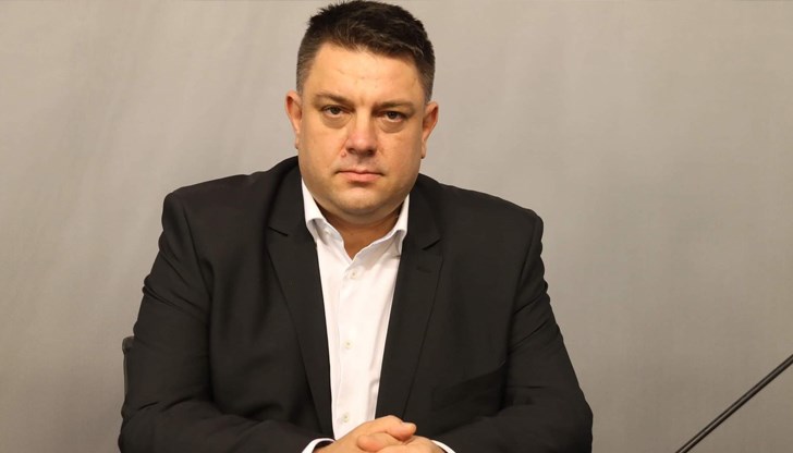 Той подчерта, че вчера е сформирана парламентарната група на „БСП за България“ и днес тя ще започне своя парламентарен живот Той подчерта, че вчера е сформирана парламентарната група на „БСП за България“ и днес тя ще започне своя парламентарен живот