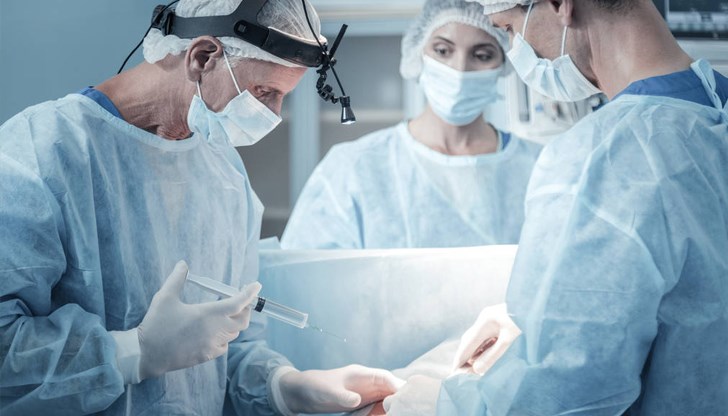 Интервенцията е в областта на дясното коляно. Състоянието му е добро Интервенцията е в областта на дясното коляно. Състоянието му е добро