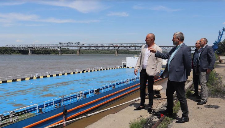 Драгомир Драганов разговаря с представители на местната и държавната власт в северната ни съседка